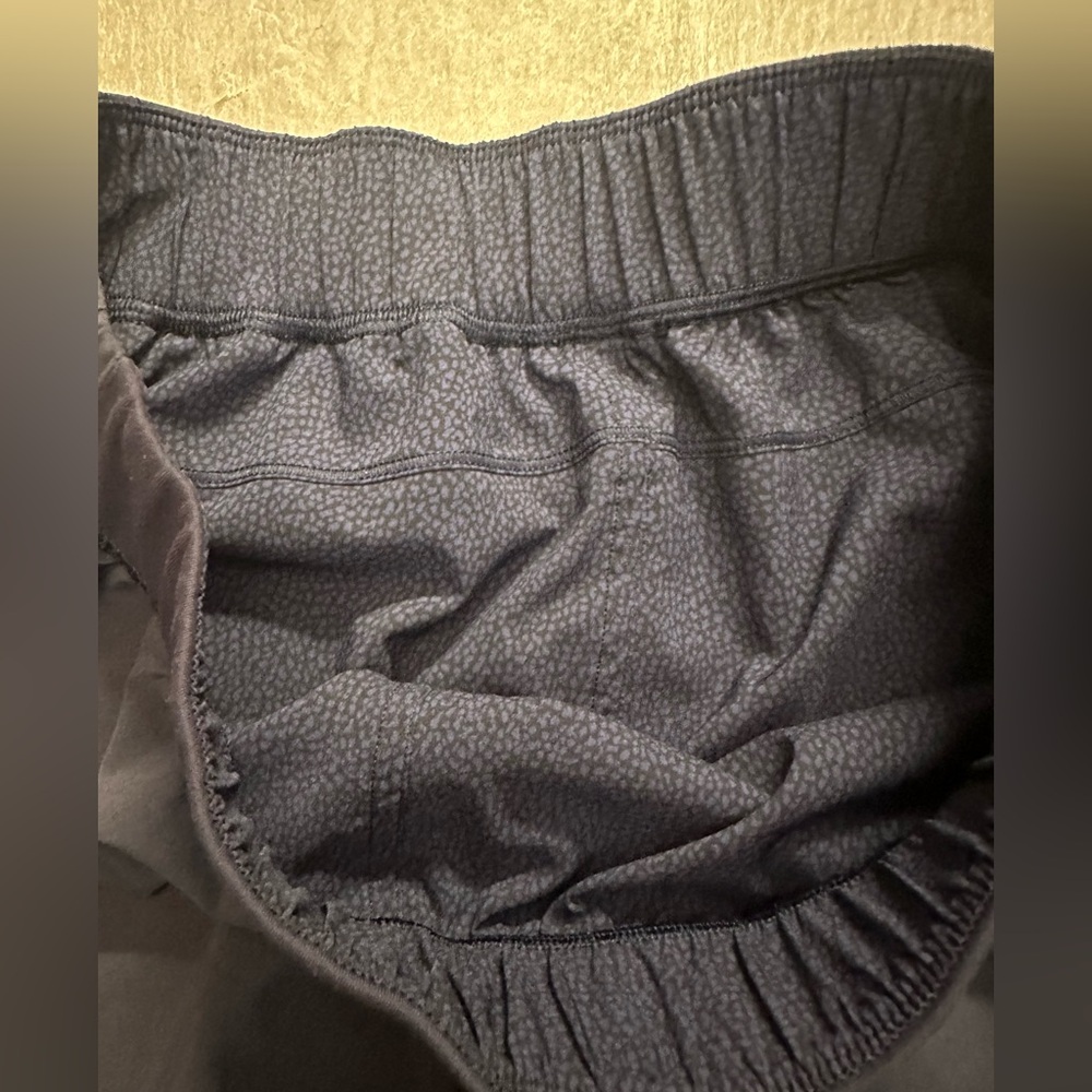 Lululemon Two With One Short Reversible 3"
Midnight Navy / Blueberry Jam Size 6 - Picture 7 of 11